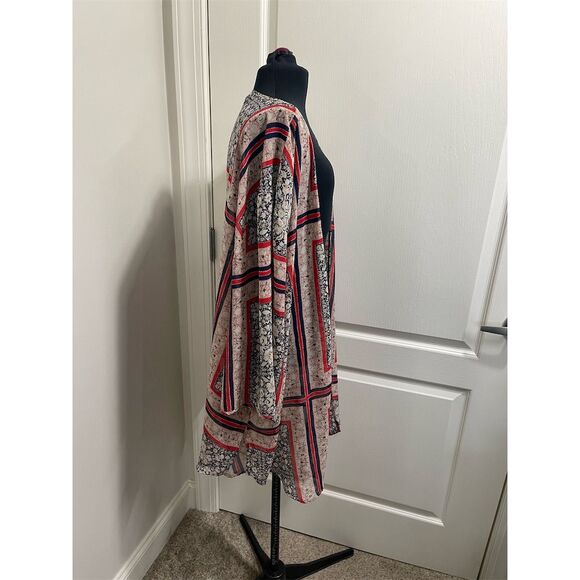Maurices Women's Floral sheet Kimono red white blue  Size 0 one size - Picture 8 of 9